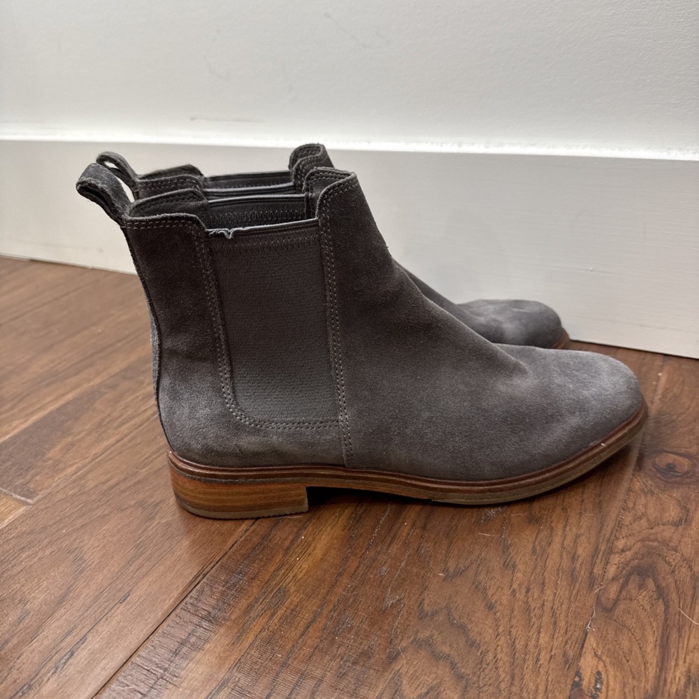 Clarks Suede Leather Clarkdale Arlo Chelsea Boots‎ Low Heel Pull On Women's 9.5M
